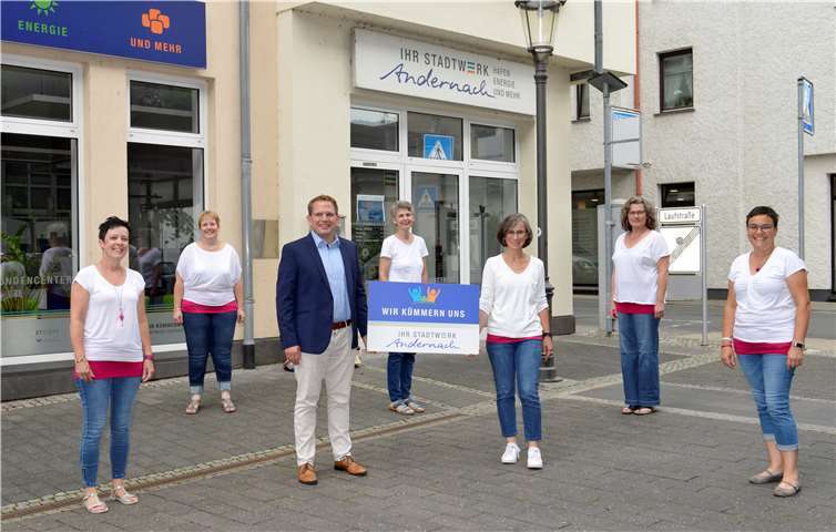 Das Vorstandsteam der ChoriFeen freut sich gemeinsam mit Lars Hörnig (kaufm. Geschäftsführer der Stadtwerke Andernach) über die gemeinsame Partnerschaft. Foto: Meta Welling