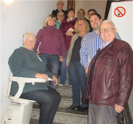 Das Vorstandsteam der katholischen Frauengemeinschaft, VdK Vorsitzender Ingo Dominik mit Vorstand, als auch VdK Vorsitzender Koblenz Rigobert Scherf sind sich einig. Der Treppenlift in Gondorf ist eine wertvolle Anschaffung, die es weiter zu entwickeln gilt. Weidung