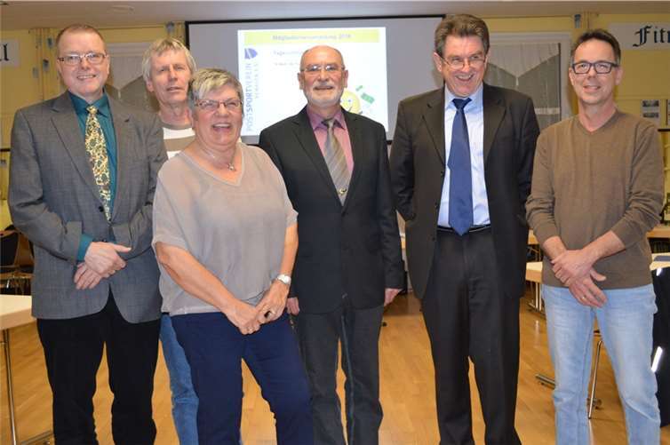 Das Vorstandsteam des Postsportvereins Remagen mit (von links) Schatzmeister Hans-Werner Thiemann, Beisitzer Thomas Hoeck, Schriftführerin Anneliese Chatenay, Vorsitzender Günter Chatenay, stellvertretender Vorsitzender Werner Kill und Beisitzer Peter Wihl.