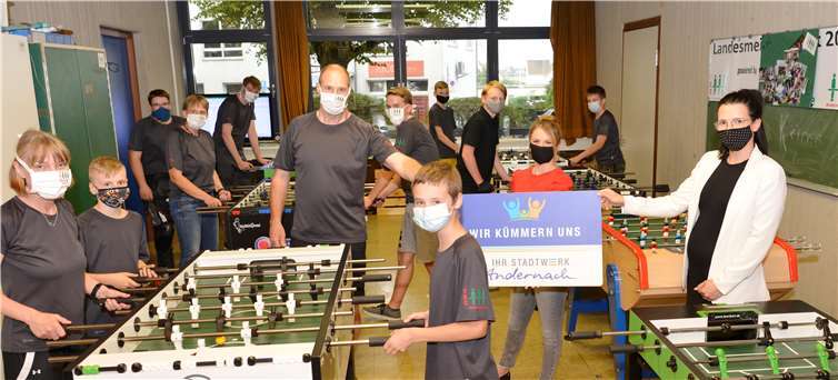 Das Vorstandsteam des TSC Andernach e.V. bestehend ausBettina Kriegel (2. Vorsitzende) und Heinrich Schmidt (1. Vorsitzender) freuen sich gemeinsam mit Laura Bell und Karoline Zentowski von der Stadtwerke Andernach Energie GmbH über diese Zusammenarbeit.Foto: Meta Welling