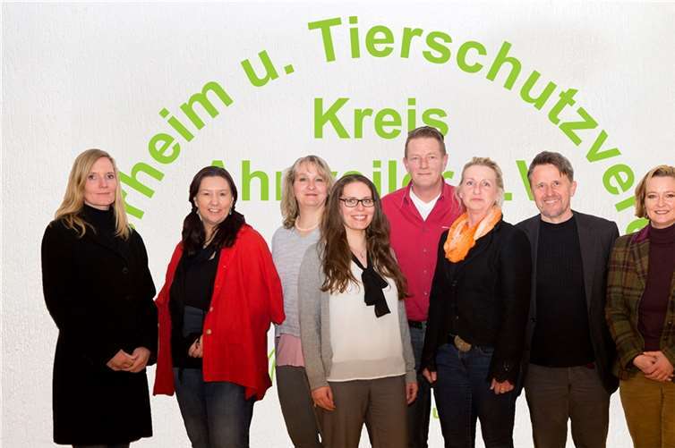 Das Vorstandsteam: (v.l.n.r.) Anja Hedden, Claudia Krämer, Simone Alfter, Marianne Scholz, Claus-Peter Krah, Irene Krah, Karl Walkenbach und Britta Jelden. Tierheim u. Tierschutzverein Kreis Ahrweiler e.V.