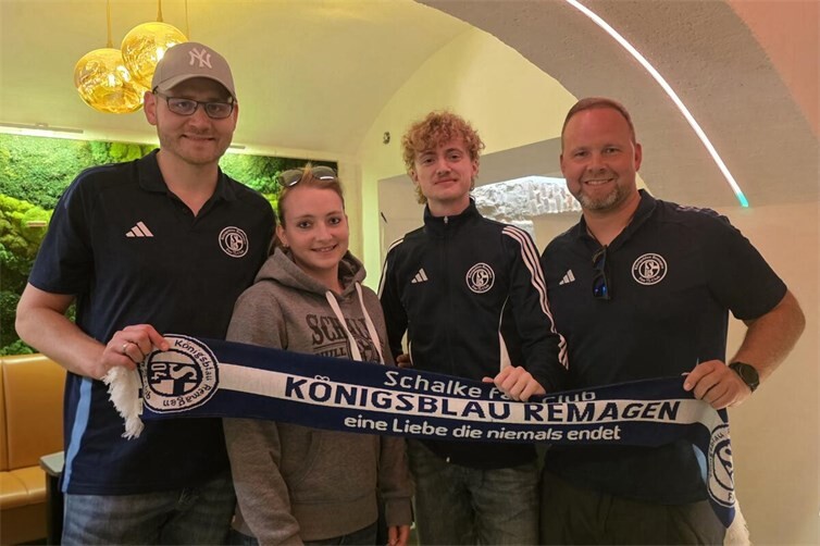 Das Vorstandsteam von „Königsblau Remagen“: (v.l.n.r.) Kassenwart Markus Gütgemann, zweite Kassenwartin Tanja Gütgemann, zweiter Vorsitzender Bastian Röder und Vorsitzender Oliver Severin blicken zuversichtlich auf die neue Saison.
