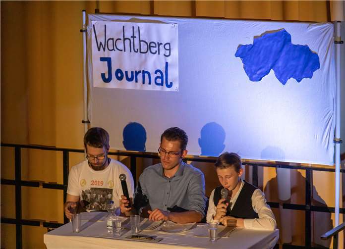 Das „Wachtberg Journal“ berichtete aus vergangenen Jahren und moderierte Beiträge der Gruppen.Fotos: -CEW-