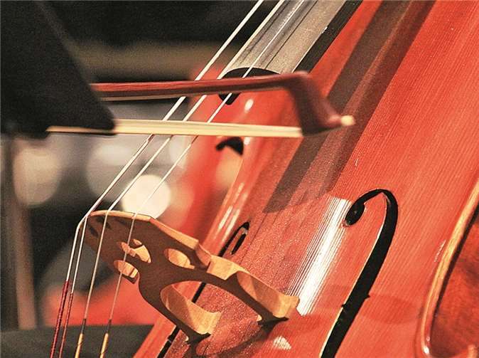 Das Wachtberger Jugendorchester bietet jetzt auch Cello-Unterricht an. Michael und Tim-Alexander Pütsch