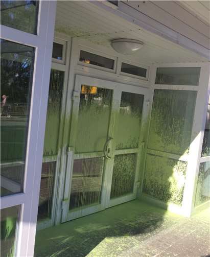 Das Wahlkreisbüro fiel dem dritten Fall von Sachbeschädigung zum Opfer.Wahlkreisbüro Bleck