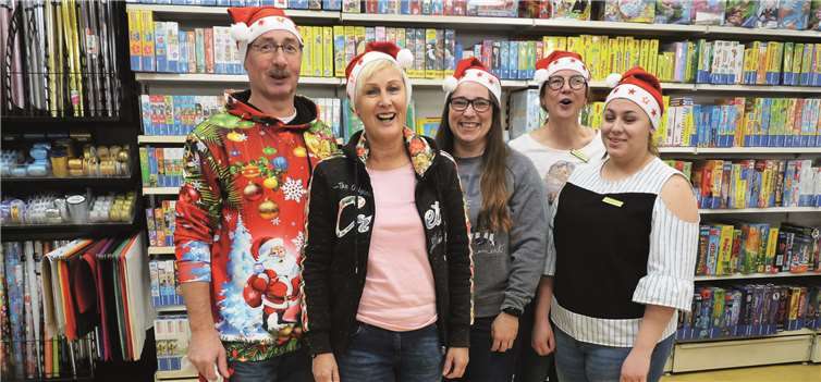 Das Waldecker Team steht den großen und auch kleinen Kunden nicht nur in der Vorweihnachtszeit gerne mit Rat und Tat zur Seite. FRE