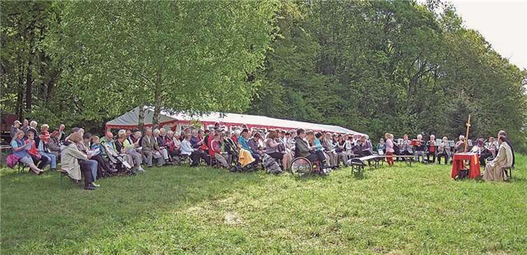 Das Waldfest an Christi Himmefahrt beginnt mit dem traditionellen ökumenischen Waldgottesdienst.privat