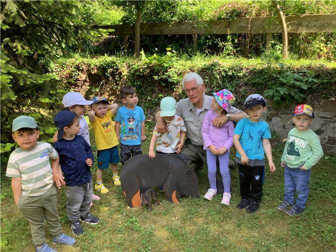 Das Waldprojekt ist ein voller Erfolg: Die Kita-Kinder verbessern nicht nur ihre motorischen Fähigkeiten, sondern erweitern auch ihr Wissen über die Tier- und Pflanzenwelt des Waldes.  Foto: Björn Schrewe-Mangold / Stadtverwaltung Lahnstein