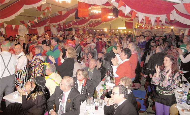 Das Walporzheimer Karnevalszelt lädt zum Feiern ein.privat