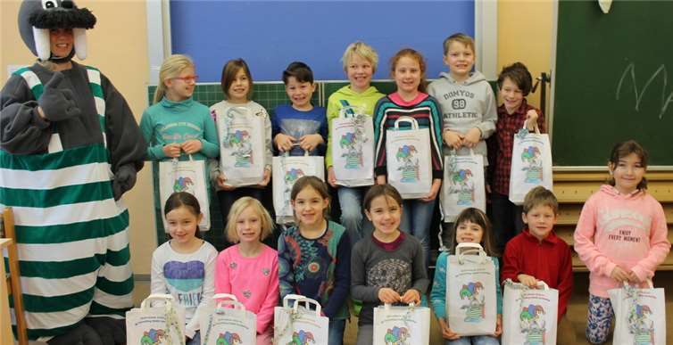 Das Walross Max Schrubbel ist die Symbolfigur der LAGZ und feierte gemeinsam mit den Kindern die fünfte Jahreszeit. privat