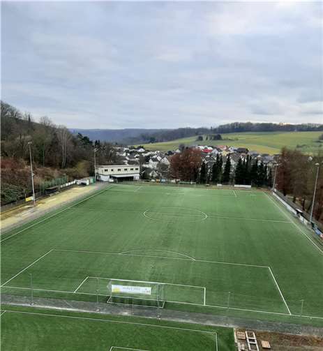 Das Walter-Assenmacher-Stadion mit der Erweiterung auf der Bandorfer Höhe. Foto: TuS Oberwinter