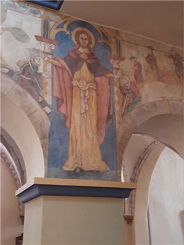 Das Wandbild zeigt die Pilgerkrönung durch den Apostel Jakobus.