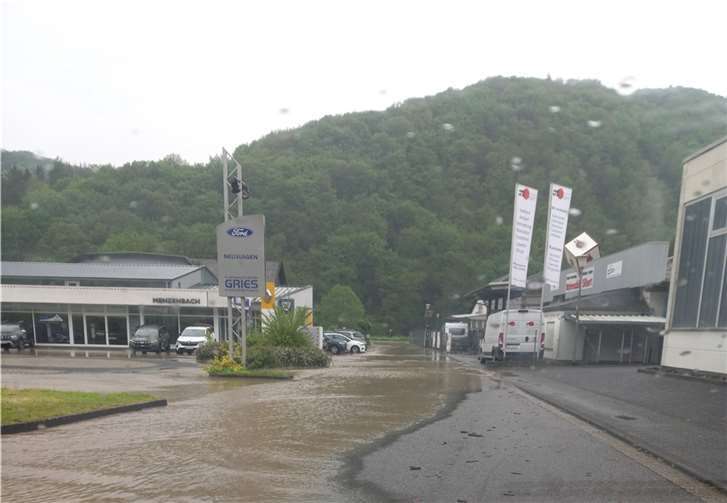 Das Wasser bahnte sich seinen Weg.