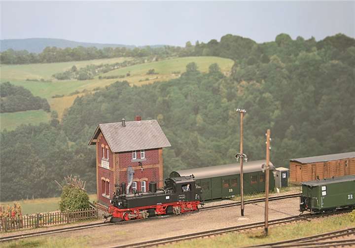 Das Wasserhaus des Schmalspurbahnhofs „Steinbach“ ist dem Stationsgebäude der stillgelegten Schmalspurbahn Wolkenstein-Jöhstadt im Erzgebirge nachempfunden. privat