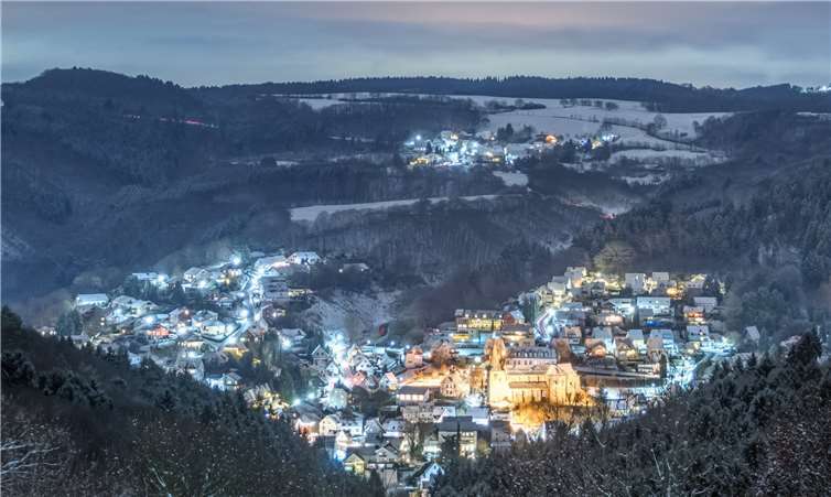 Das Weihnachtsdorf Waldbreitbach mit dem „Stern von Bethlehem“..Andreas Pacek