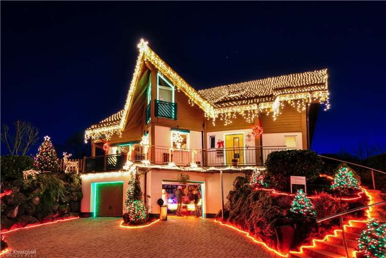 Das Weihnachtslichterhaus im Ahornweg in Mayen.