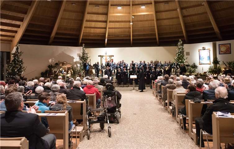 Das Weihnachtssingen in der Schönstätter Pilgerkirche kam beim zahlreichen Publikum gut an. Foto: privat
