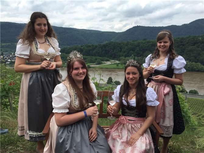 Das Weinlagenfest in Senheim und Mesenich dauert noch bis zum Abend.