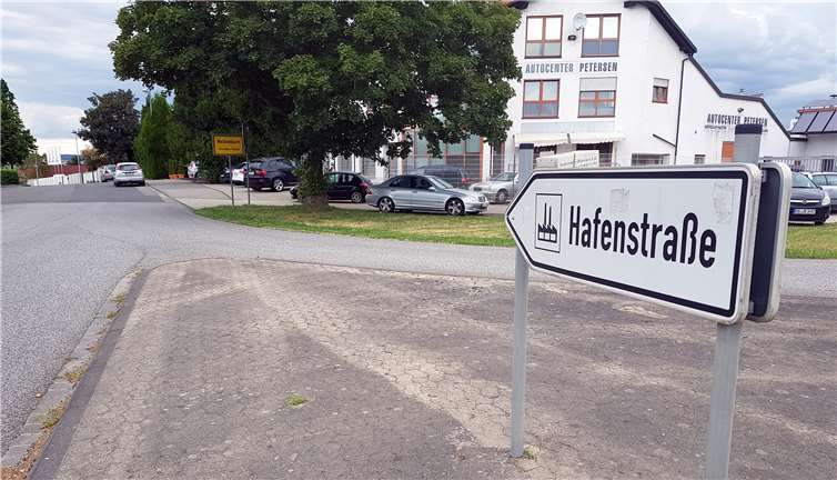Der Kühlturm ist ab Freitag Geschichte Das Weißenthurmer Gewerbegebiet „Hafenstraße“ wird am kommenden Freitag nur teilweise zugänglich sein. Grund hierfür ist die weiträumige Absperrung aus Anlass des Kühlturm-Abrisses.