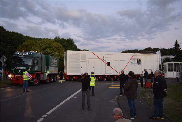 Das WeltraumbeobachtungsradarGESTRA ist in Koblenz angekommen. Fotos: CF