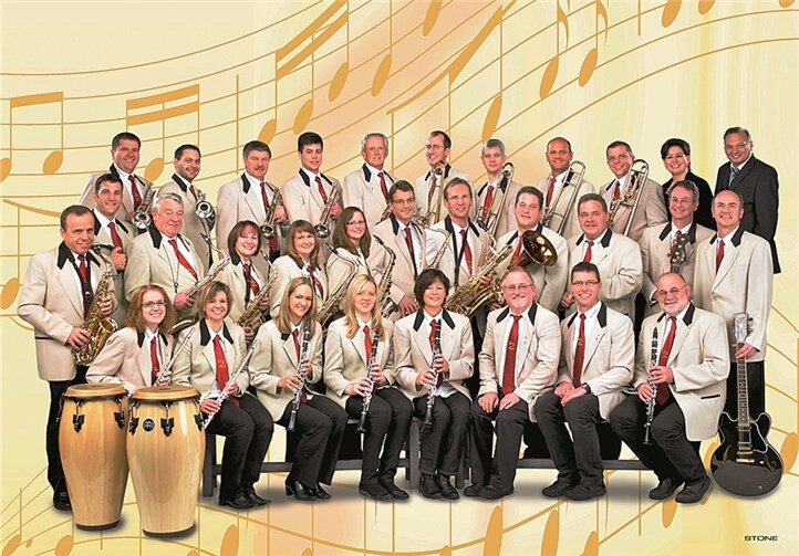 Das Westerwald Orchester gibt ein Platzkonzert.Dieter Klaas