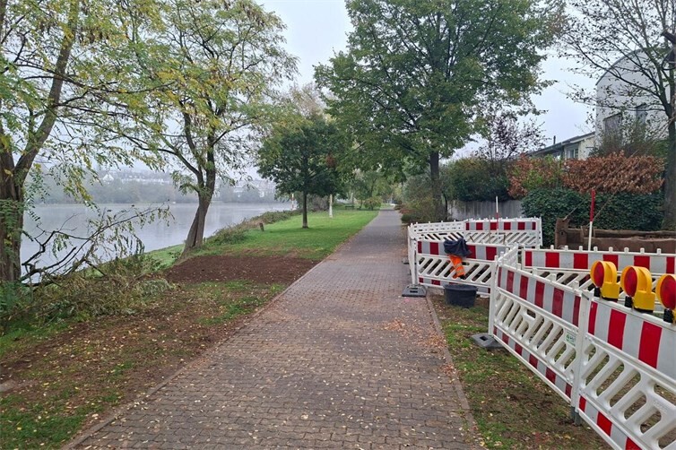 Das Willy-Brandt-Ufer an der Mosel im Koblenzer Stadtteil Rauental ist nach Bauarbeiten deutlich früher wieder freigegeben worden als ursprünglich geplant. 