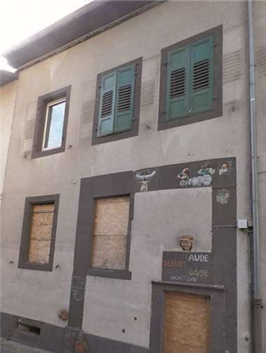 Das Wohnhaus in der Großen Pützgasse weist bis heute zahlreiche Kunstwerke von Hermann-Josef Steffen auf. STUKO