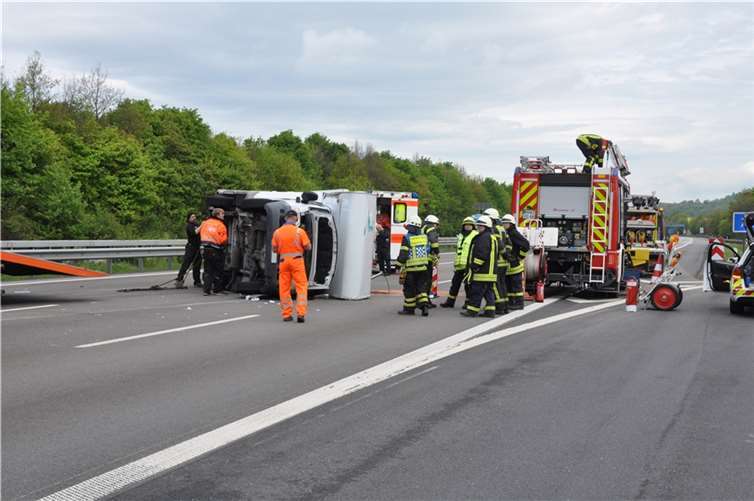 Das Wohnmobil landete bei dem Unfall auf der Seite. Winkler TV