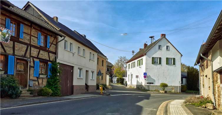 Das Zentrum von Hilberath mit Einmündung zum Kindergarten und der Kirche. Foto: privat