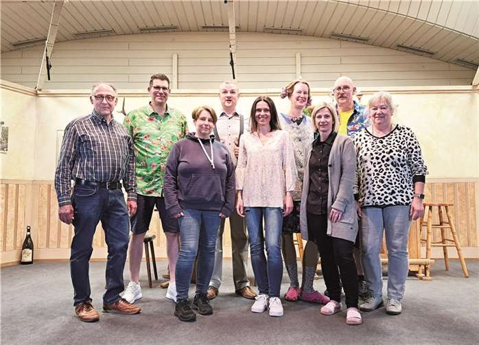 Das achtköpfige Ensemble hatte unter der gekonnten Regie von Melanie Lill wieder einmal eine Darbietung der Extraklasse auf die Bühne gebracht. Fotos: FRE