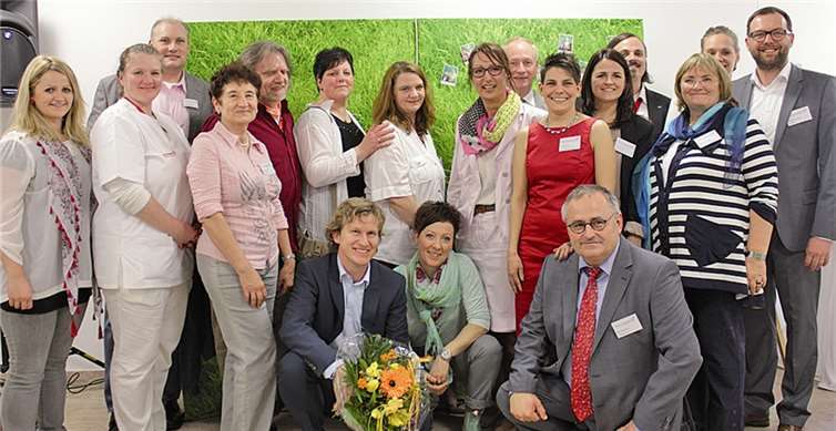 Das achtköpfige Team Hennef, die Geschäftsführung des Pflegeteam Wentland, Familie Wentland, Wohnen am Kurhaus, Werbegemeinschaft Hennef, Bundesverband privater Anbieter sozialer Dienste. Privat