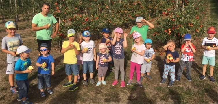 Das alljährliche Ernten von Obst und Gemüse ist nicht mehr selbstverständlich und war für die Kinder ein tolles Erlebnis.privat