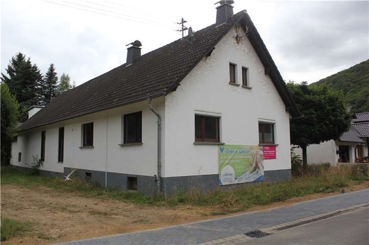 Das alte Dorfgemeinschaftshaus in Fuchshofen soll durch einen Neubau mithilfe des Sondervermögens „Aufbauhilfe 2021“ ersetzt werden. Foto: privat