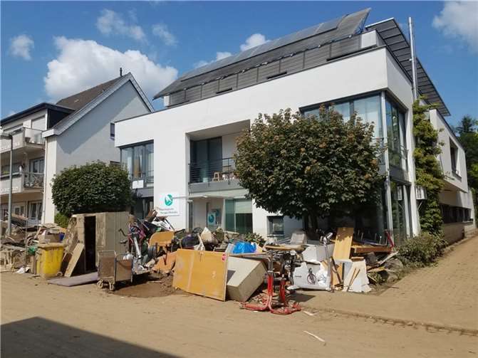 Das alte Zentrum in der Schülzchenstraße. Nach der Flut herrschte auch hier Zerstörung pur.  Foto: privat