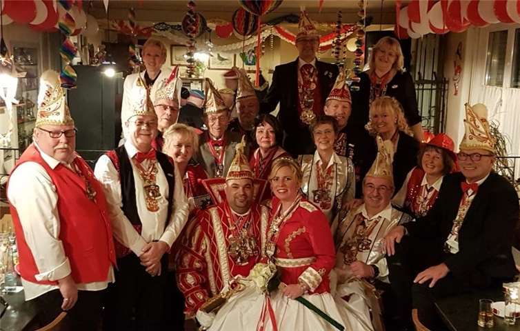 Das amtierende Prinzenpaar wurde mit einem ganz besonderen Empfang überrascht. Quelle: KG Rot-Weiße Husaren Andernach