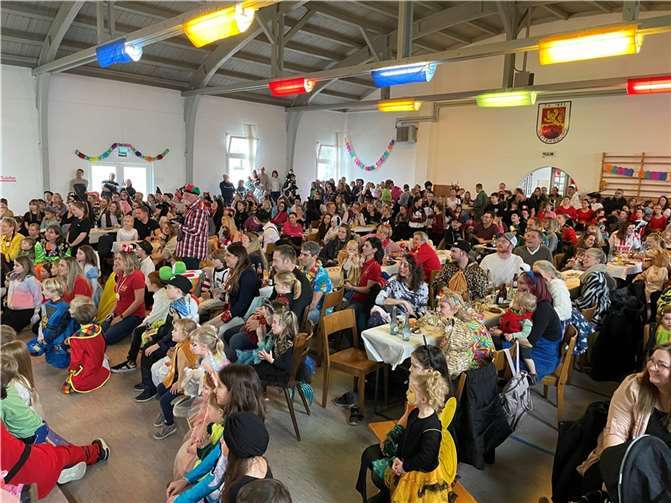 Das begeisterte Publikum beim Kinderkostümfest. Quellen: TVW
