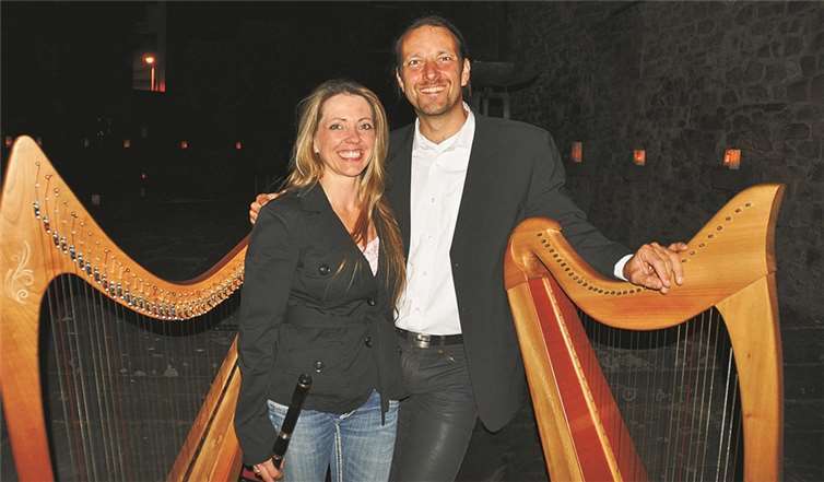 Das bekannte Duo „Harfenzauber“ wird im röhrig-forum mit einem abwechslungsreichen Benefiz-Konzert die Besucher begeistern.