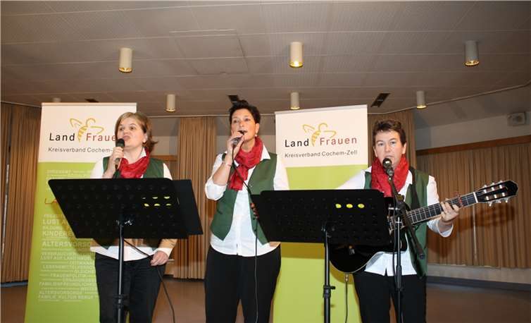 Das bekannte Mundart-Trio „Moselstolz“ sorgte für den unterhaltsamen musikalischen Rahmen.