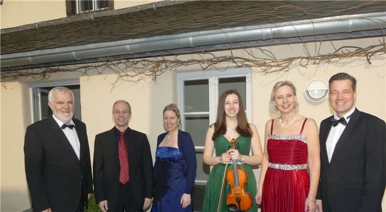 Das bekannte Vokalquartett „Amabile“ hatte zum Klassikkonzert ins Kapuzinerklostereingeladen. Mit dabei Violinistin Sophie Vallendar und Pianist Karl-Heinz Lindemann. Fotos: -TE-