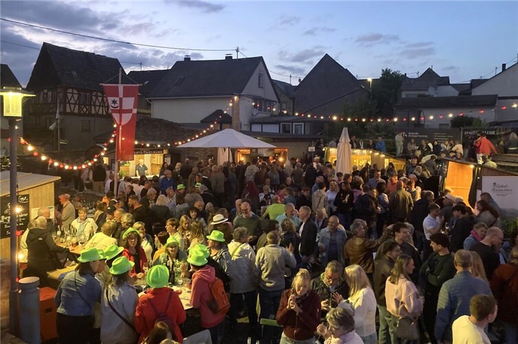 Das beliebte Weinfest „Esch macht Ernst“ konnte in diesem Jahr mit vielen Hundert Gästen sein mittlerweile 10. Jubiläum feiern.