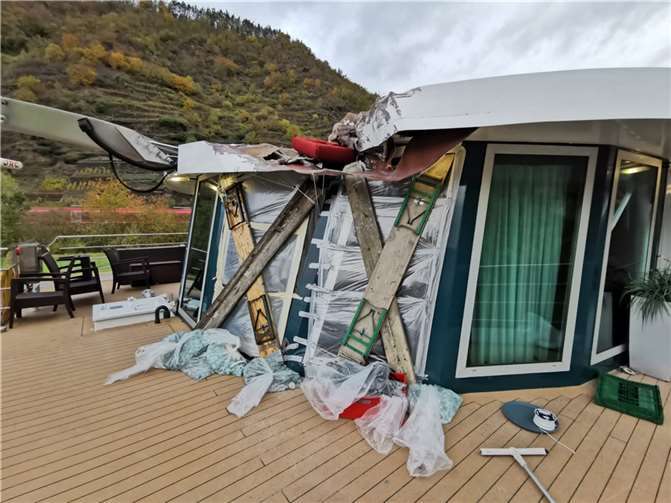 Das beschädigte Schiff. Foto: Polizei