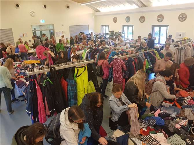 Das breite und gut sortierte Angebot lockte zahlreiche Besucher an.  Foto: Daniela Simon