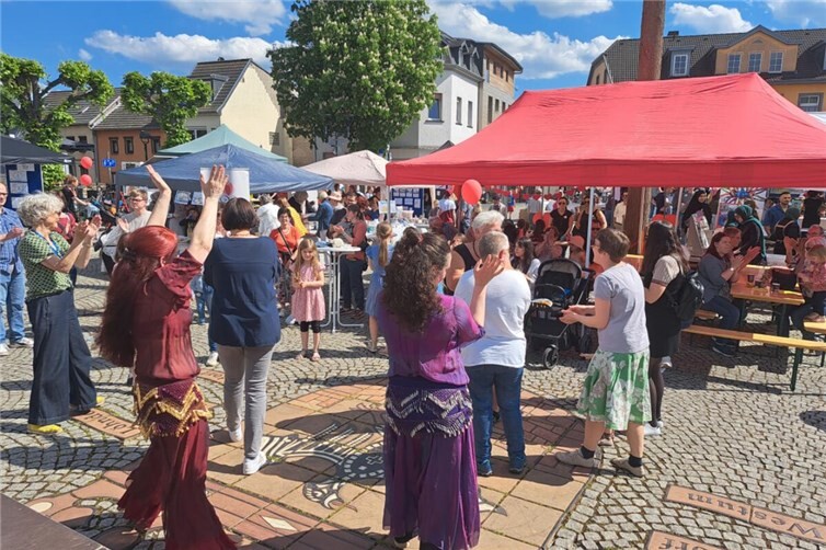 Das bunte Bühnenprogramm begeisterte die Besucherinnen und Besucher. 