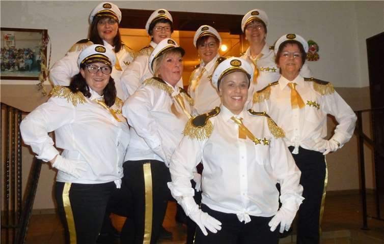 Das bunte Potpourri aus hervorragenden Sketchen, schwungvollen Tänzen und stimmungsvollen Gesangseinlagen aber auch die besonders liebevoll vorbereitete Kostümierung der Gruppen verzauberten alle Närrinnen.Foto: privat