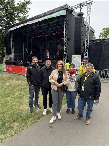 Stadtjubiläum im Rahmen von „Lahneck Live“ würdig gefeiert Das bunte Programm lockte auch sonntags zahlreiche Besucherinnen und Besucher in die Rheinanlagen – ein würdiger Abschluss eines besonderen Festwochenendes. Foto: Markus Graf
