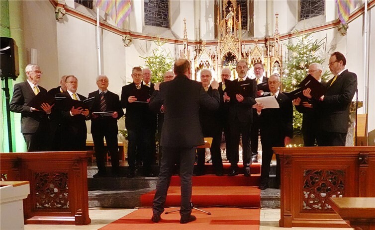Das chorische Programm wurde gestaltet vom Thürer Männerchor unter der Leitung von Ernst Ellerich.Fotos: Fritz Hanke