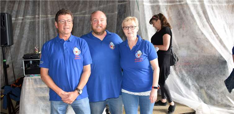 Das designierte Prinzenpaar Buschhoven Dieter Ramershoven und Dorothea Weniger mit Präsident Michael Schäfer (Mitte).-EICH-