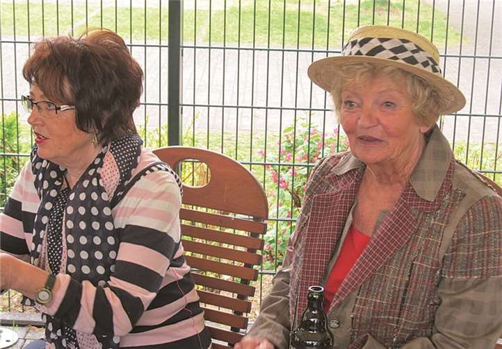 Das diesjährige Präsidentinnenpaar Elvi Kirstein (l.) und Gisel Spangenberger vom „Frauenchor Sayn“.