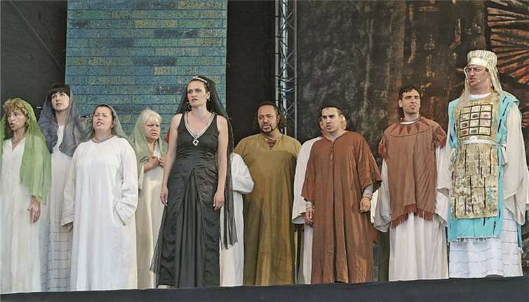 Das dramatische Spiel um Liebe und Macht wurde von internationalen Solisten aufgeführt und gesungen.