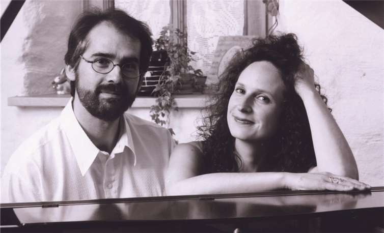 Das „duo felice“ zeichnet sich durch berührenden Gesang und bestechende Leistungen am Klavier aus.privat